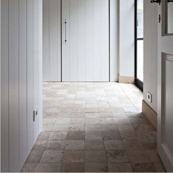 Scabos antik travertin 20x20